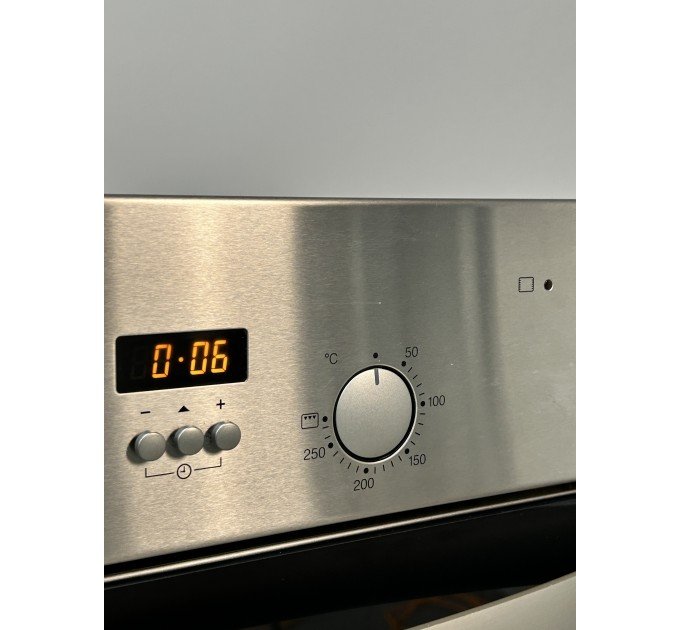 Духова шафа H 4110 B CleanSteel