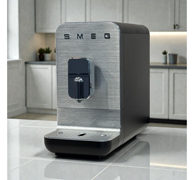 Кавомашина SMEG BCC 13 BLMEU