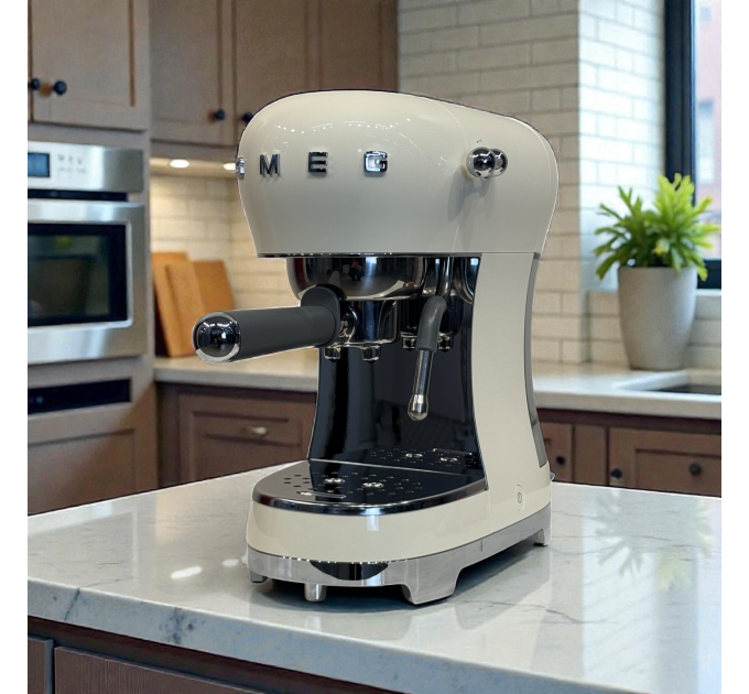 Кавомашина SMEG ECF 02 CREU