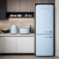 Комплект для кухні в червоному кольорі від SMEG FAB 32 LPB 3 чайник, тостер
