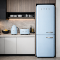 Комплект для кухні в блакитному кольорі від SMEG FAB 32 LPB 3 чайник, тостер