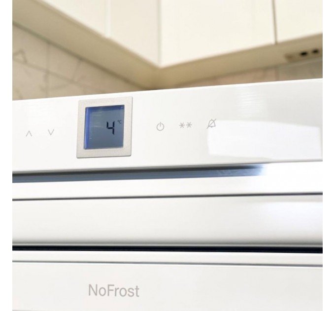 Морозильна камера FN 28262 WS