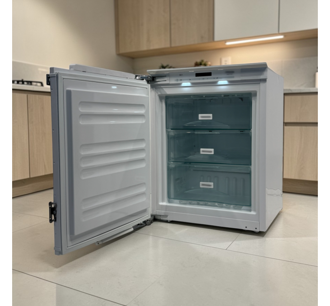 Вбудована морозильна камера FN 30402 I