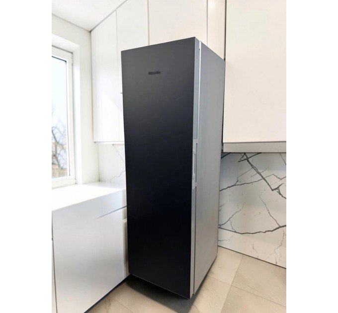 Морозильна камера FNS 4782 D Obsidian black Matt
