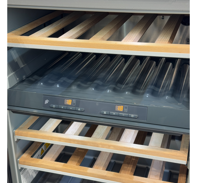 Винна шафа під забудову KWT 4154 UG-1