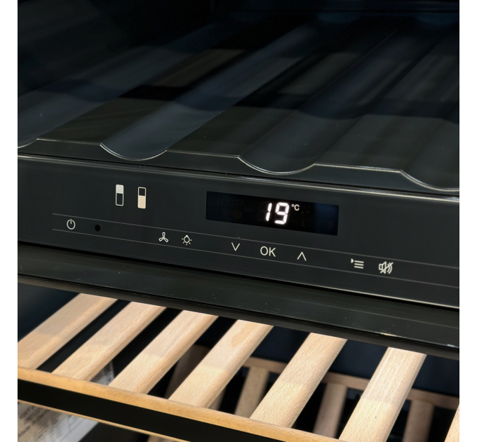 Винна шафа під забудову KWT 6422 iG