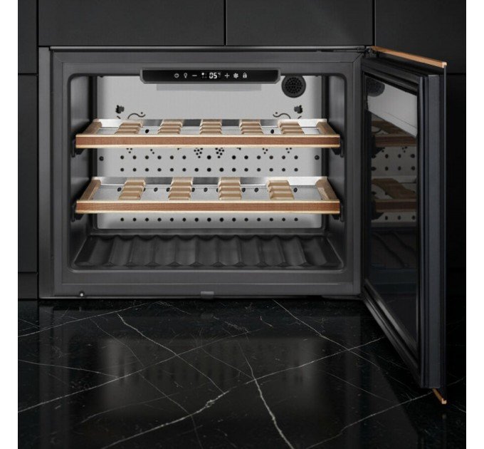 Винна шафа під забудову Smeg CVI621NR3