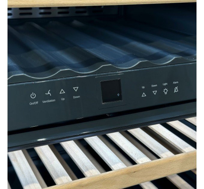 Винна шафа Liebherr WTes 1672