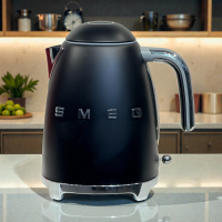 Чайник SMEG KLF03BLMEU (Чорний матовий) БУ